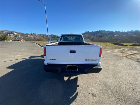 Used 2003 Chevrolet S10 Pickup Pickup 3D 6 ft image 5