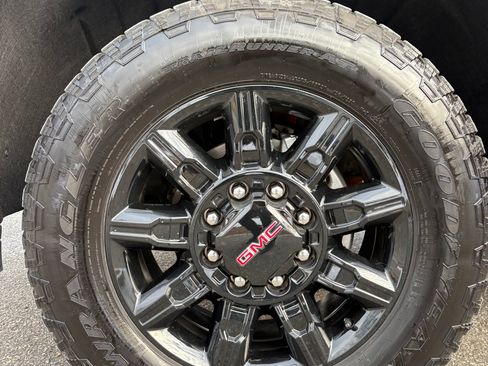 Used 2025 GMC Sierra 2500 AT4 w/ AT4 Premium Plus Package image 20