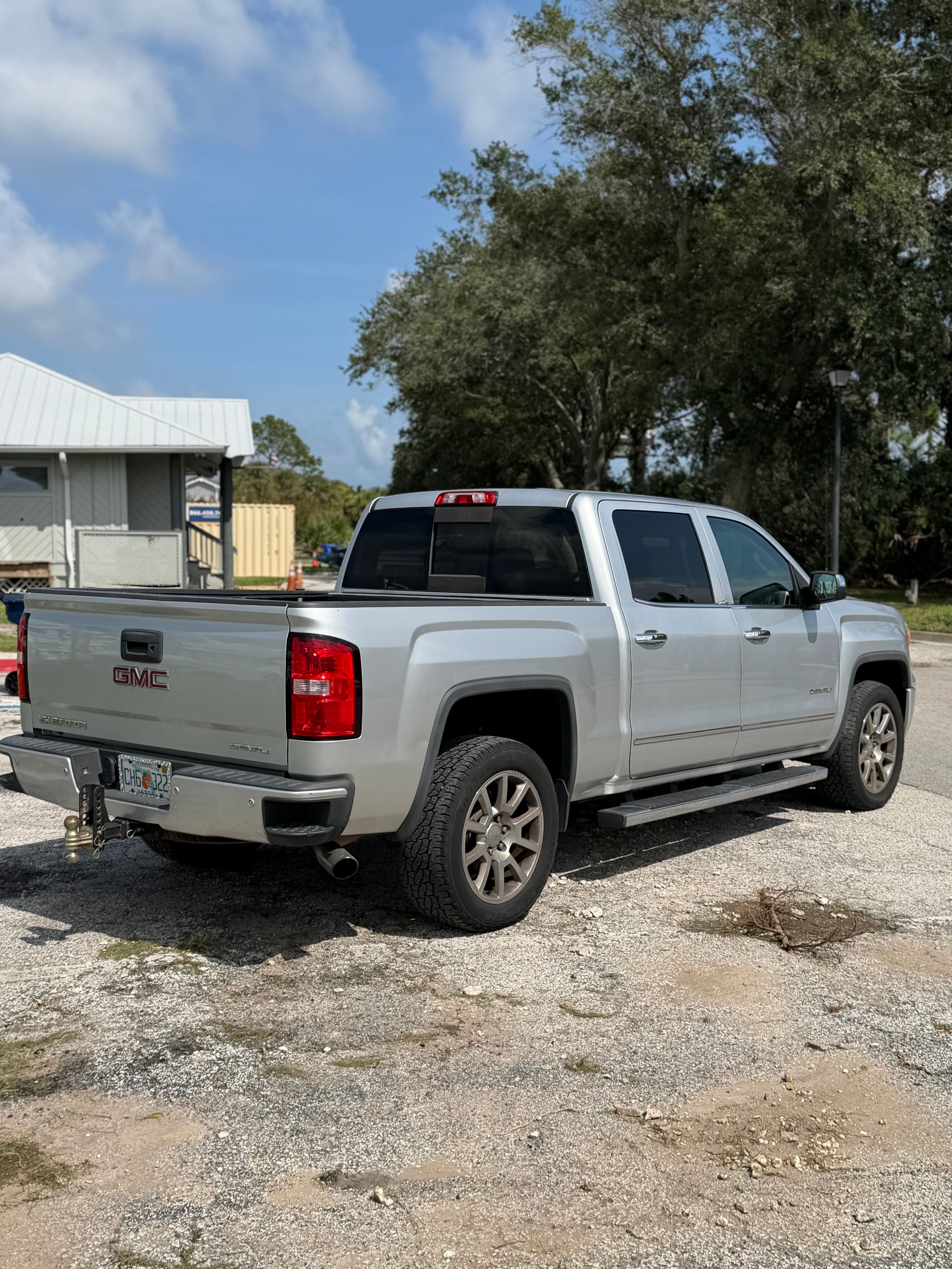 Used 2014 GMC Sierra 1500 Denali w/ Driver Alert Package AWD/4WD image 6