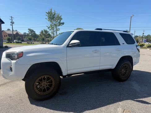 Used 2020 Toyota 4Runner SR5 Premium w/ Moonroof Package AWD/4WD image 1