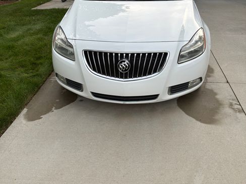 Used 2011 Buick Regal CXL FWD image 2
