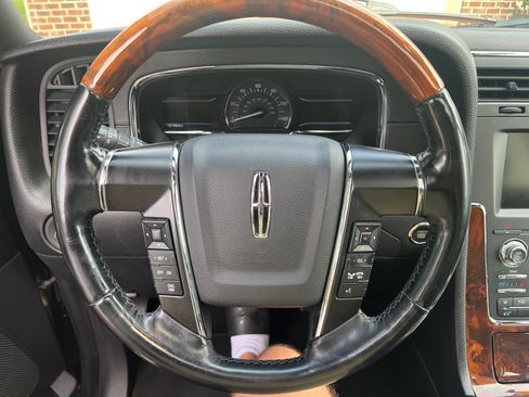 Used 2015 Lincoln Navigator L 2WD image 12