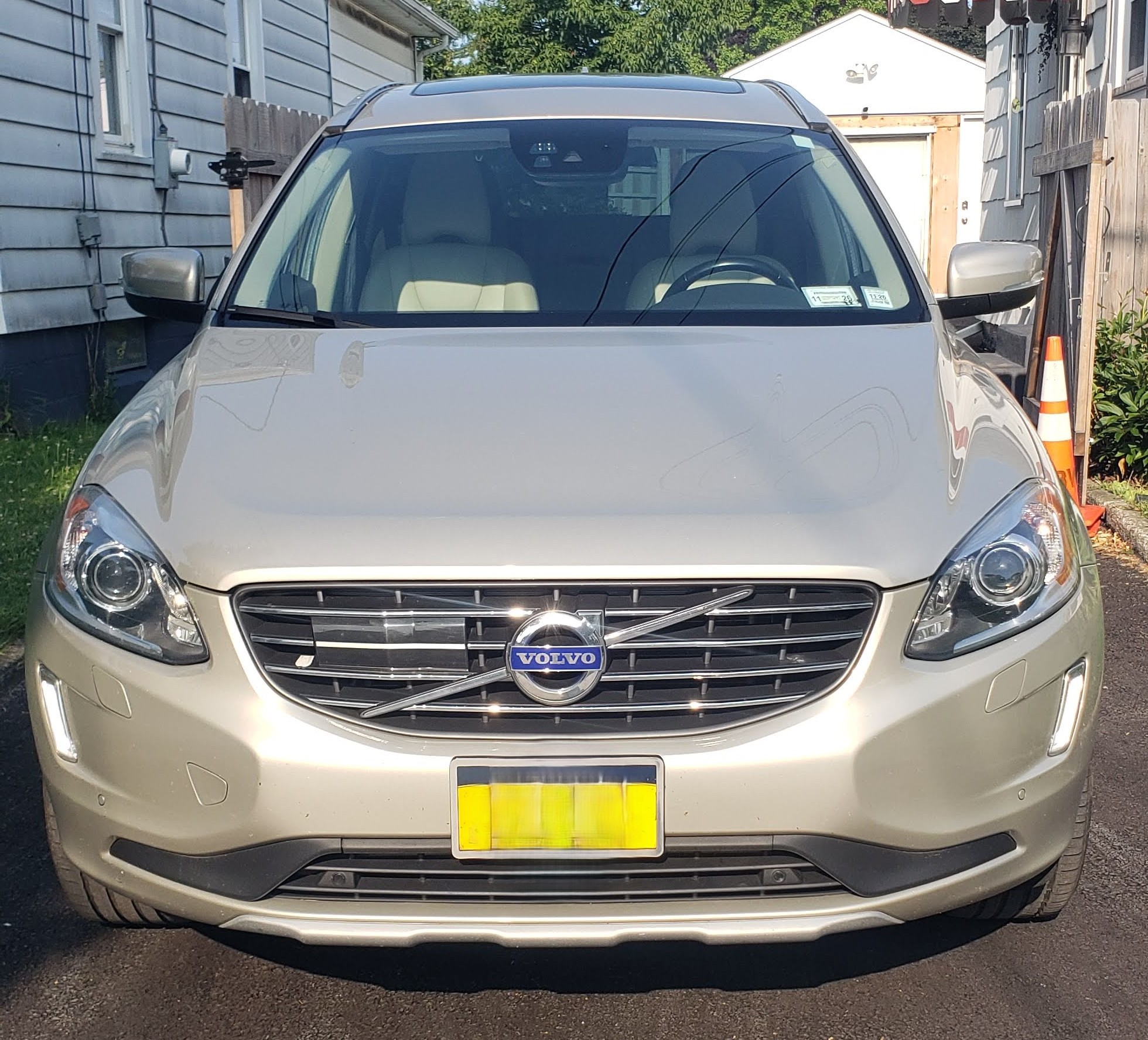 Used 2017 Volvo XC60 T6 Inscription w/ Advanced Package AWD/4WD image 2