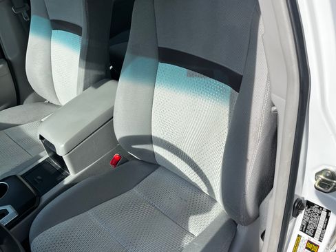 Used 2014 Toyota Camry LE FWD image 11
