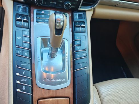 Used 2014 Porsche Panamera S image 15
