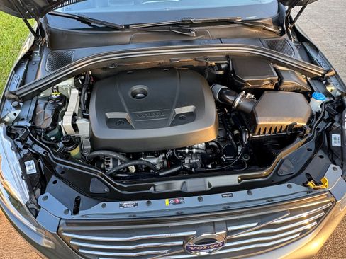 Used 2017 Volvo XC60 T5 Inscription image 11