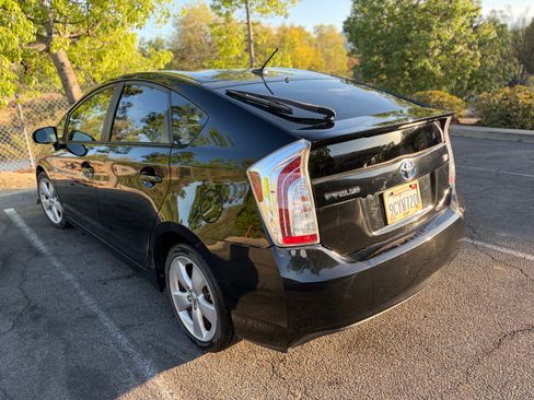 Used 2013 Toyota Prius Five FWD image 12