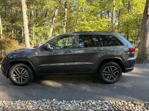 Used 2021 Jeep Grand Cherokee Trailhawk w/ Trailhawk Luxury Group image 11