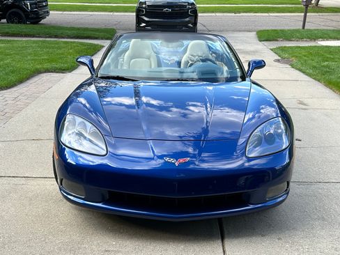 Used 2006 Chevrolet Corvette Convertible w/ Preferred Equipment Group RWD image 2