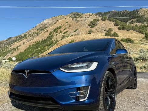 Used 2018 Tesla Model X 75D image 10