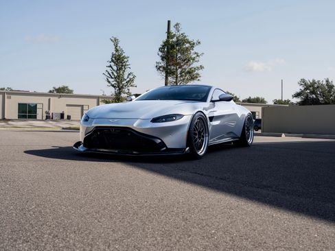 Used 2019 Aston Martin V8 Vantage Coupe RWD image 14