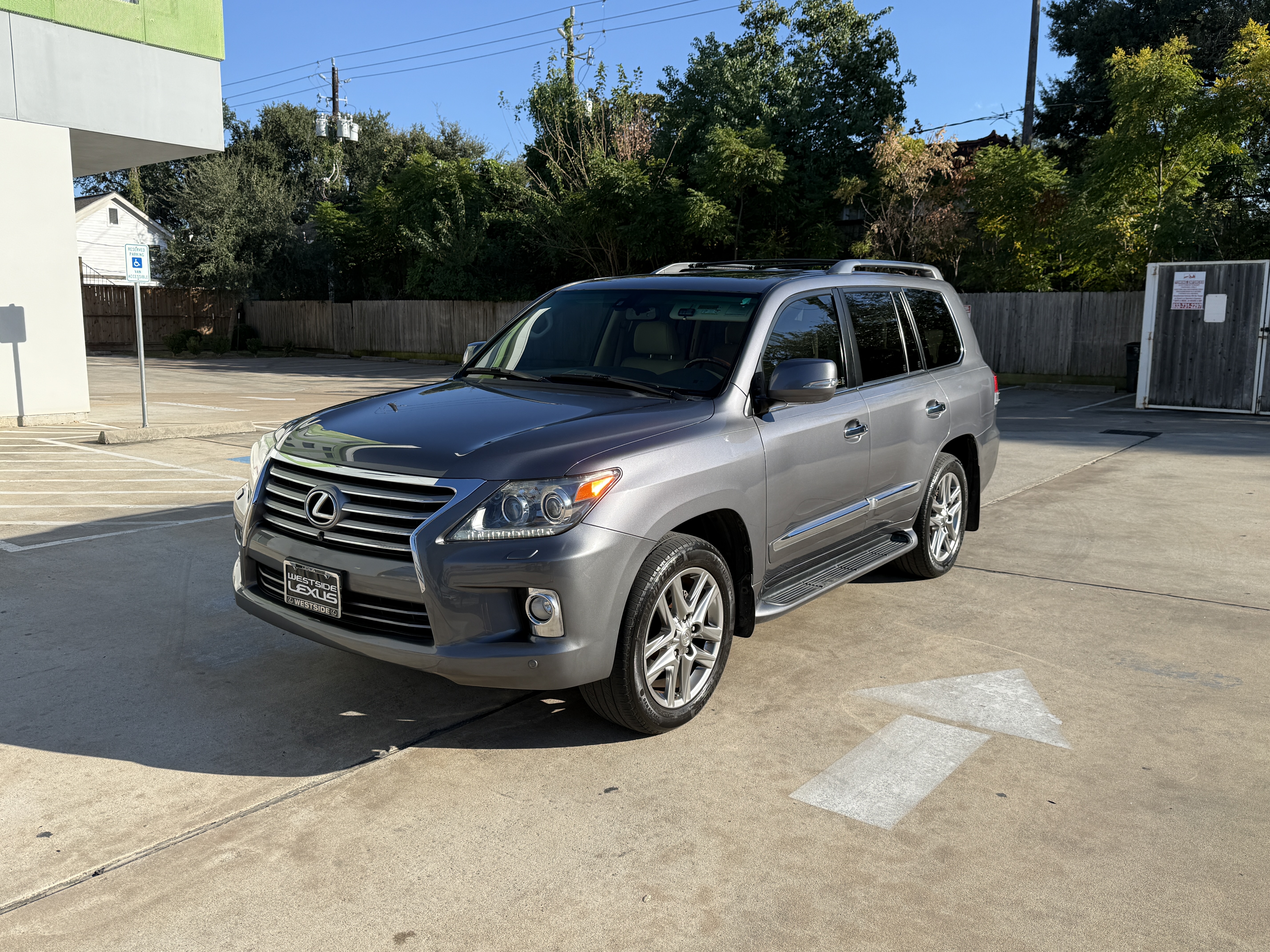 Used 2013 Lexus LX 570 4WD w/ Luxury Pkg image 1