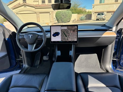 Used 2021 Tesla Model Y Long Range image 12