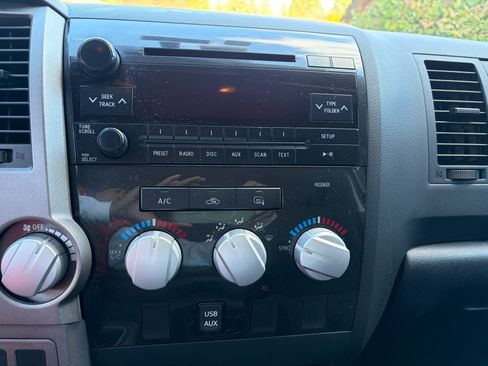 Used 2010 Toyota Tundra 4x4 Double Cab image 16