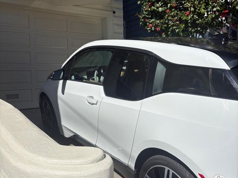 Used 2015 BMW i3 Hatchback 4D image 4