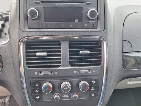 Used 2014 Dodge Grand Caravan SXT FWD image 13