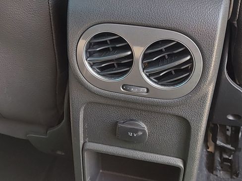 Used 2014 Volkswagen Tiguan SE image 12