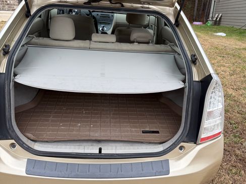 Used 2011 Toyota Prius Five image 8