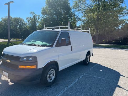 Used 2019 Chevrolet Express 3500 w/ Driver Convenience Package RWD image 1