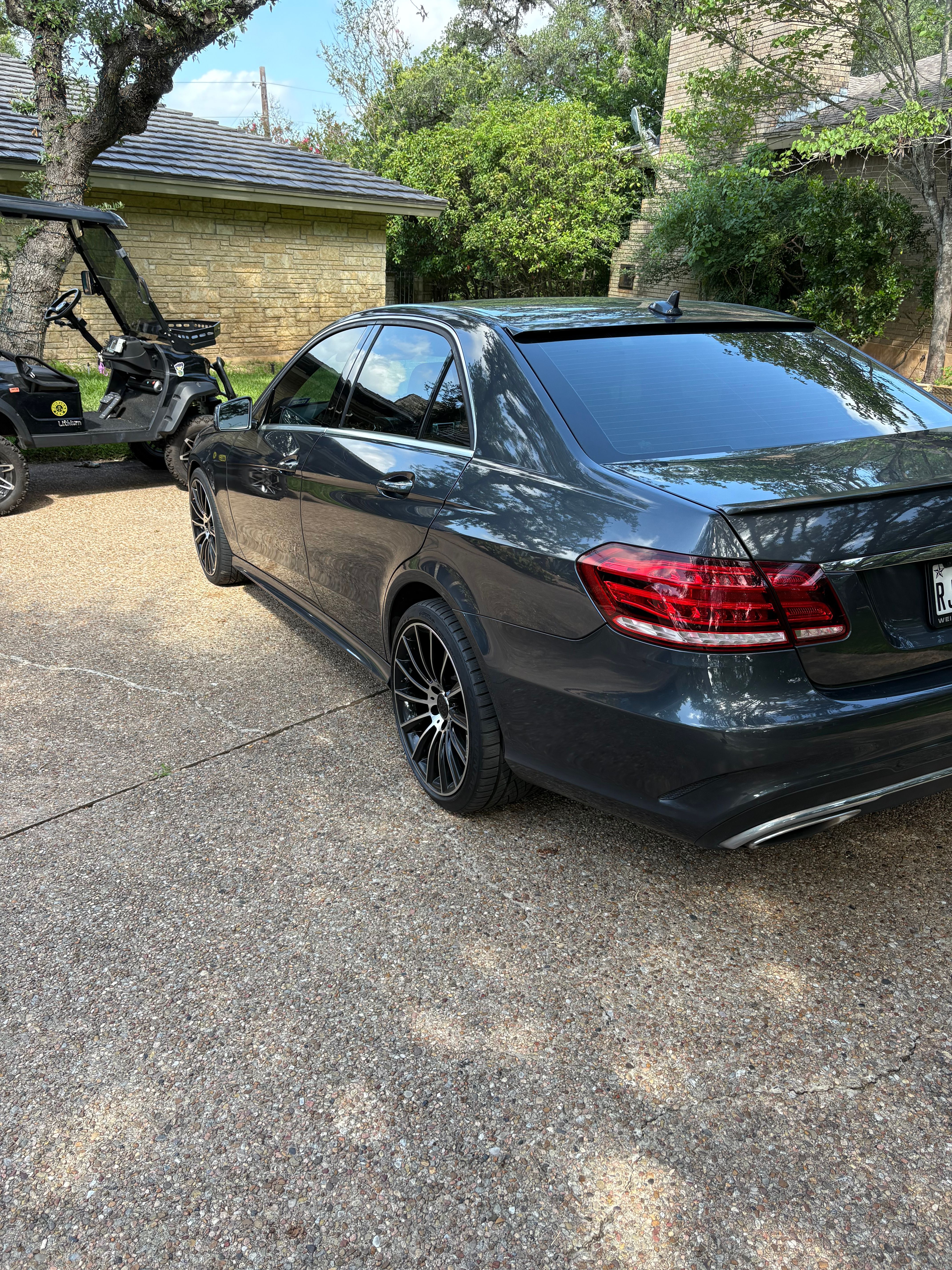 Used 2014 Mercedes-Benz E 550 4MATIC Sedan image 8