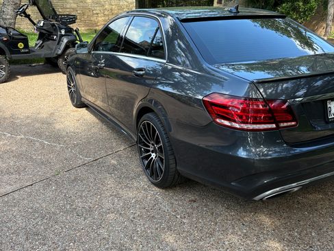 Used 2014 Mercedes-Benz E 550 4MATIC Sedan image 8