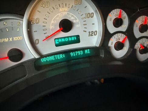 Used 2003 HUMMER H2 w/ Preferred Equipment Group image 13