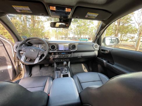 Used 2020 Toyota Tacoma TRD Sport image 14