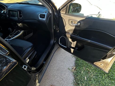 Used 2021 Jeep Compass Latitude w/ Sun and Sound Group image 11