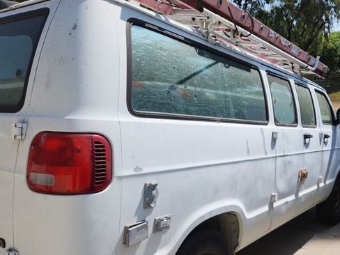 Used 1998 Dodge B3500 Van image 20