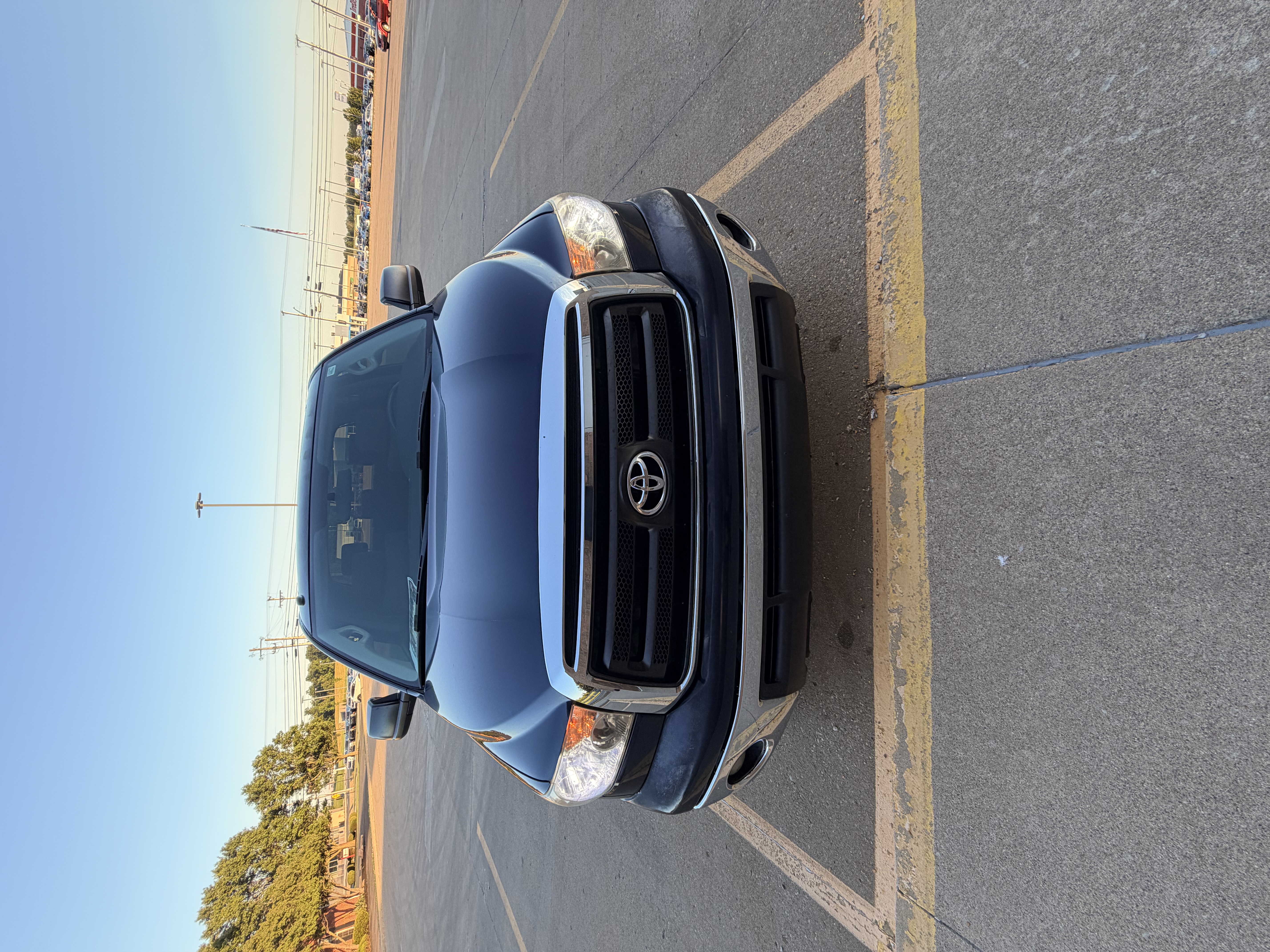 Used 2011 Toyota Tundra 4x4 CrewMax w/ SR5 Pkg image 1
