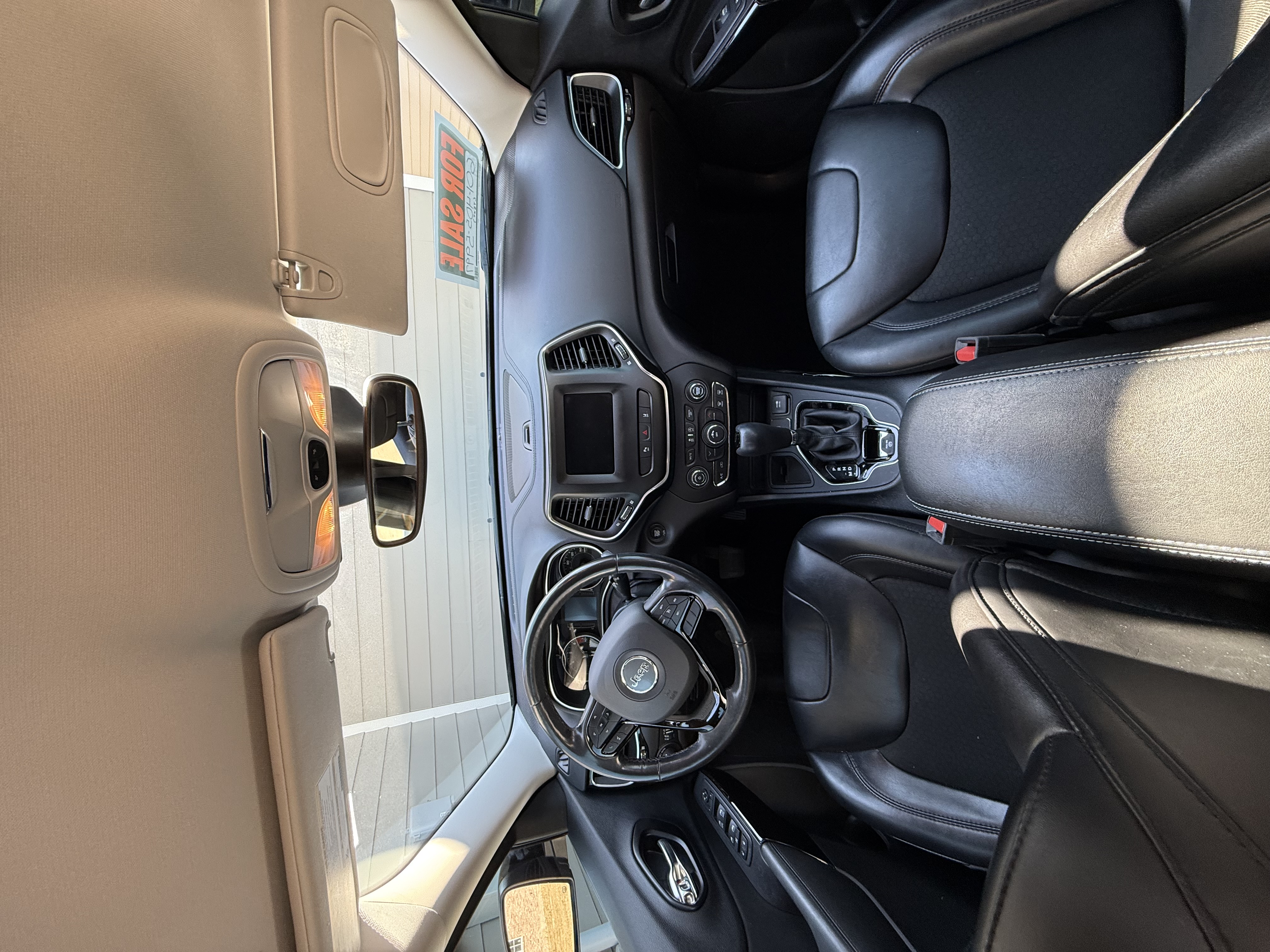 Used 2021 Jeep Cherokee Latitude Plus FWD image 9