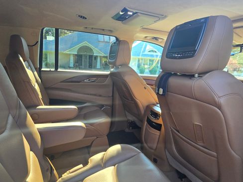 Used 2016 Cadillac Escalade ESV Platinum AWD/4WD image 25