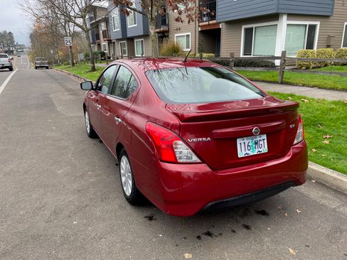 Used 2018 Nissan Versa SV image 4
