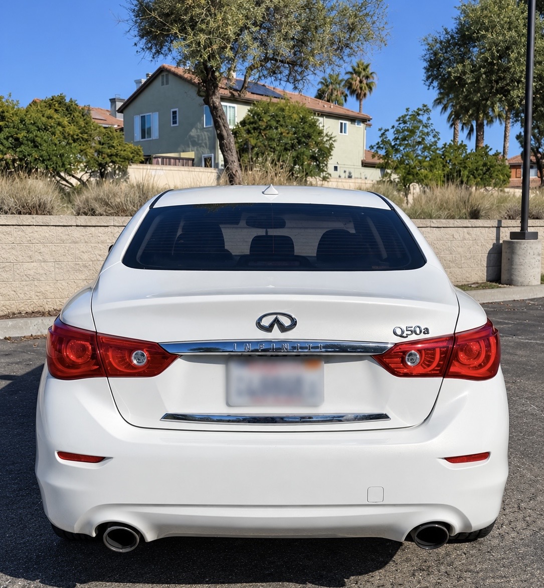 Used 2015 INFINITI Q50 w/ Moonroof Package RWD image 2