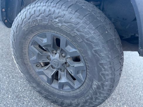 Used 2019 Toyota Tacoma TRD Off-Road AWD/4WD image 23