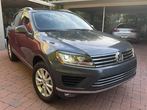 Used 2016 Volkswagen Touareg Sport image 4