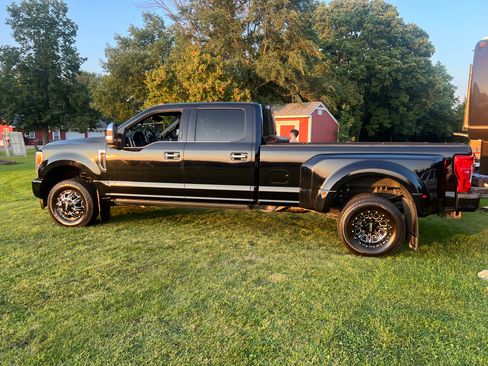 Used 2018 Ford F350 Platinum w/ Platinum Ultimate Package AWD/4WD image 2