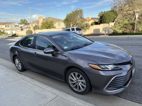 Used 2022 Toyota Camry LE image 5
