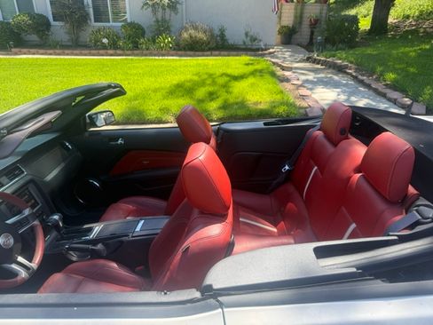 Used 2011 Ford Mustang GT Premium w/ Electronics Pkg RWD image 13