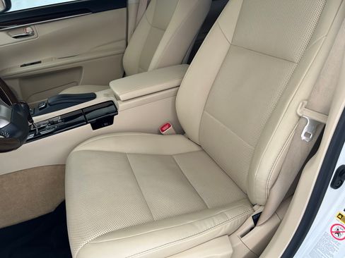 Used 2014 Lexus ES 350 w/ Premium Package FWD image 8