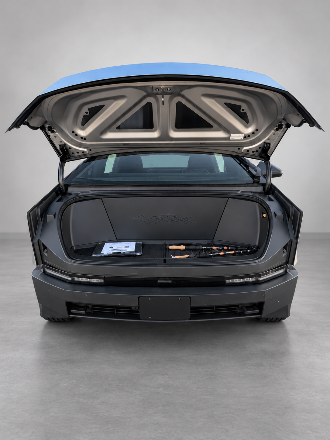 Used 2025 Tesla Cybertruck 2WD Crew Cab image 8