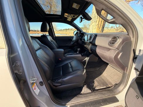 Used 2019 Toyota Tacoma TRD Off-Road image 21