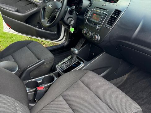 Used 2017 Kia Forte LX image 27