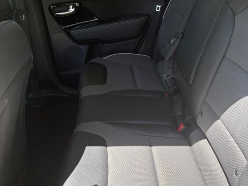 Used 2020 Kia Niro EX image 11