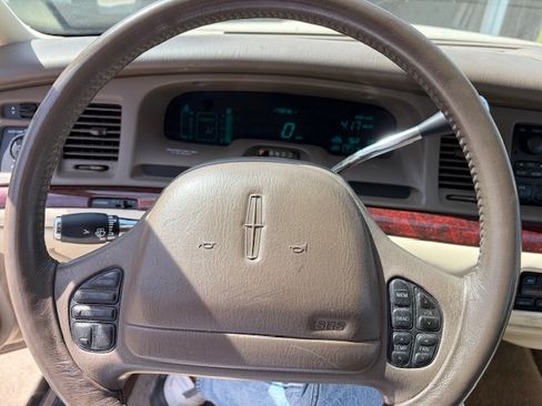 Used 1997 Lincoln Town Car Cartier image 10