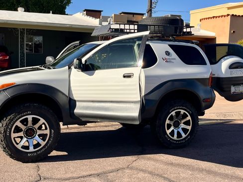 Used 2000 Isuzu VehiCROSS image 16