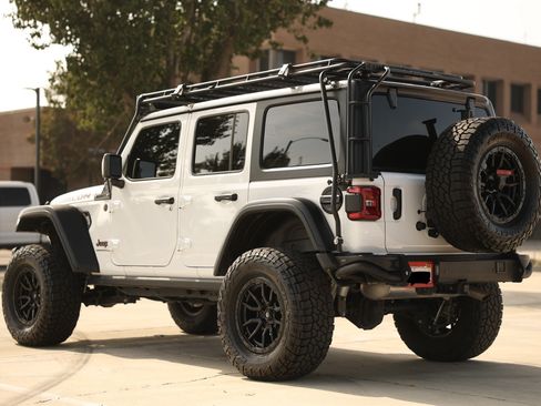 Used 2024 Jeep Wrangler Unlimited Rubicon w/ Capability Package image 9