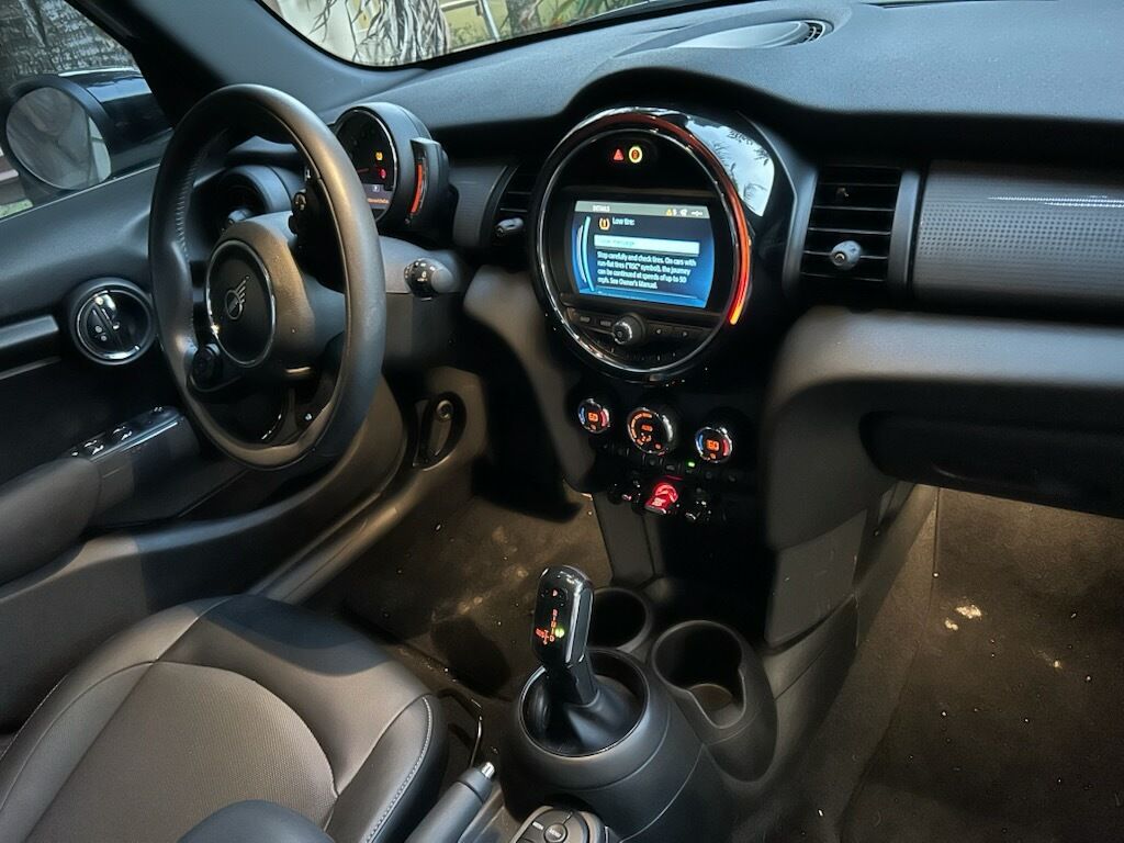 Used 2021 MINI Cooper 4-Door Hardtop FWD image 9