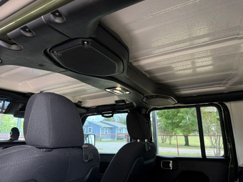Used 2021 Jeep Wrangler Unlimited Rubicon w/ Safety Group AWD/4WD image 17