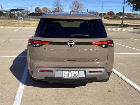 Used 2023 Nissan Pathfinder Platinum w/ Cargo Package image 13